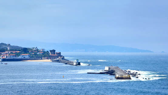 Saint-Jean-de-Luz breakwaters (France)