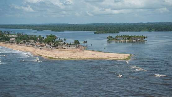 Grand Lahou lagoon sea outlet (Ivory Coast)