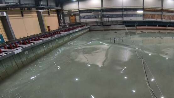 Propagation of solitons in wave basin (France)
