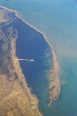 Aerial view of the spit (September 1998) | Artelia hydraulics