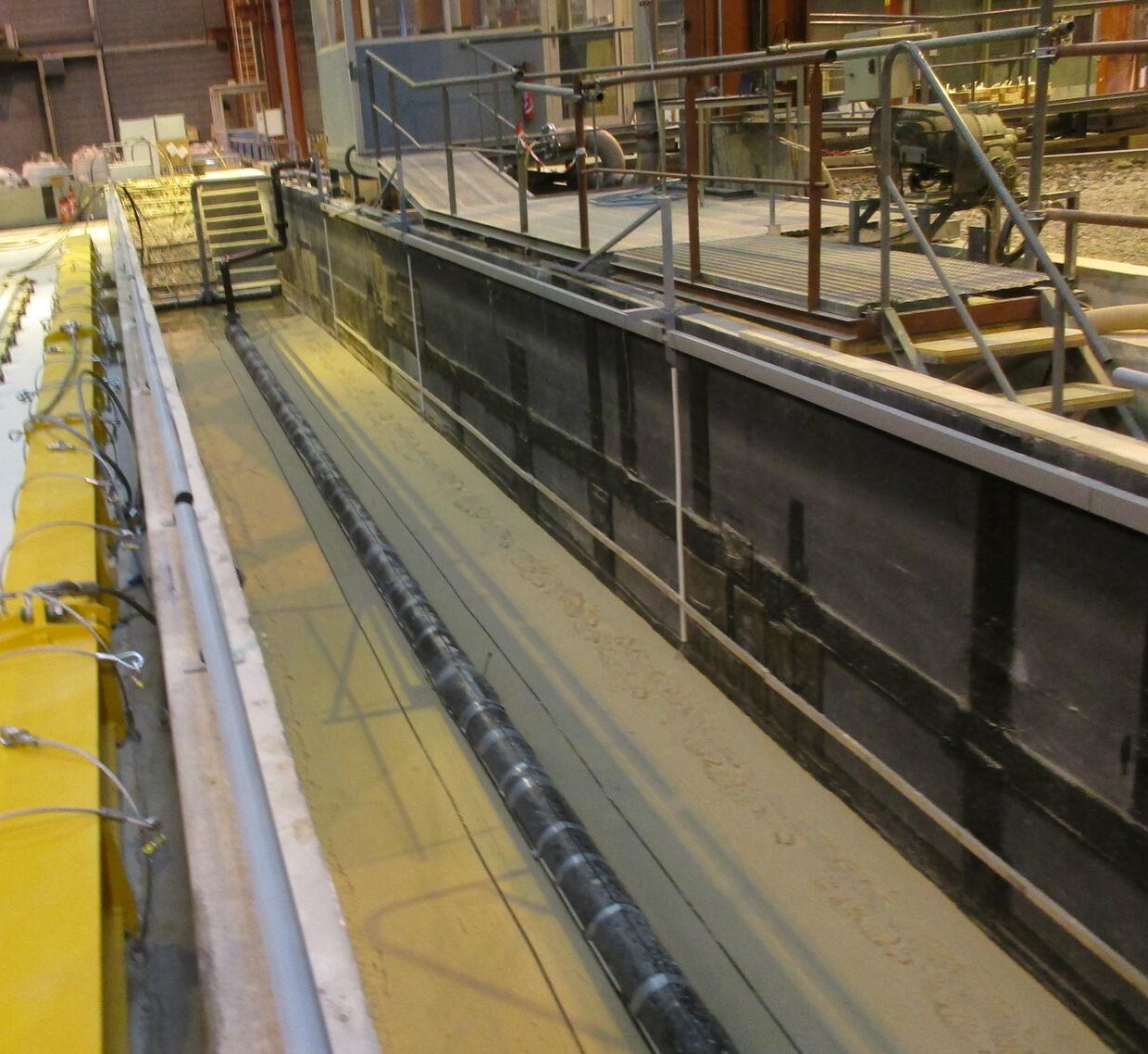 Subsea oil pipeline resting on a sand bed | Artelia hydraulics