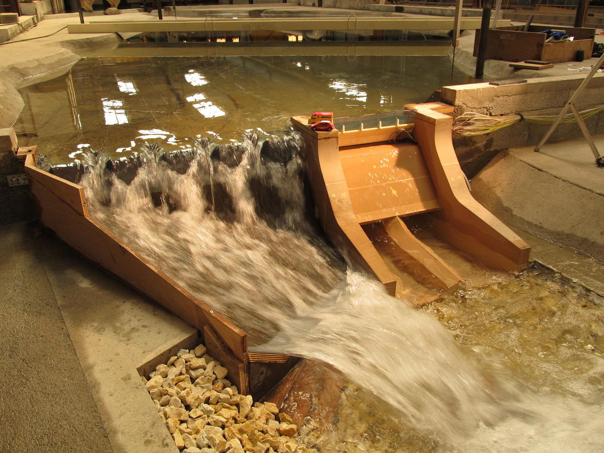 Development of fusegates on an existing spillway (confidential project) | Artelia Hydraulics