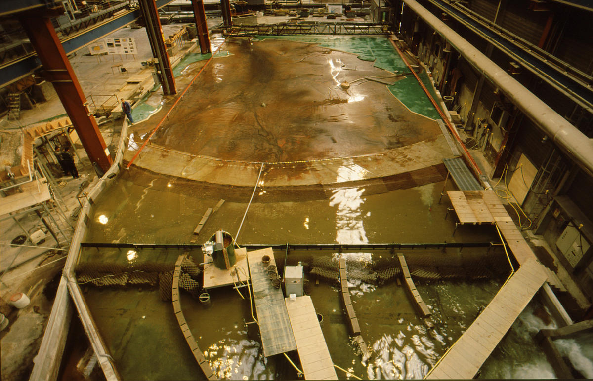 Movable-bed sedimentology model of the Mont-Saint-Michel (1997) | Artelia Hydraulics