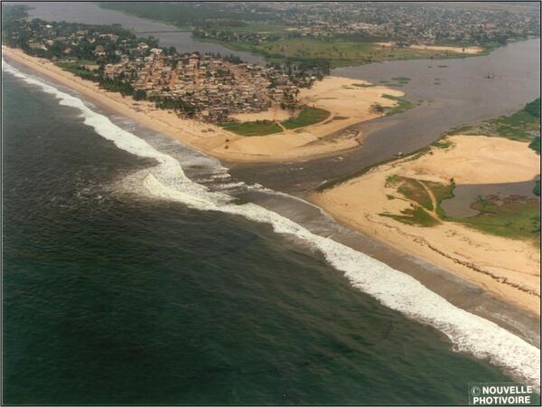 Experimental opening of the outlet by the Abidjan Port Authorities (1999) | Artelia hydraulics