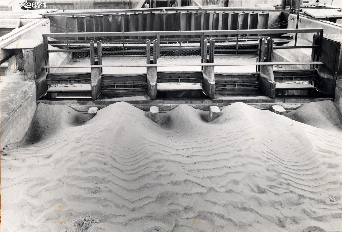 Scale model at the toe of the Jons dam (1930-1935) | Artelia