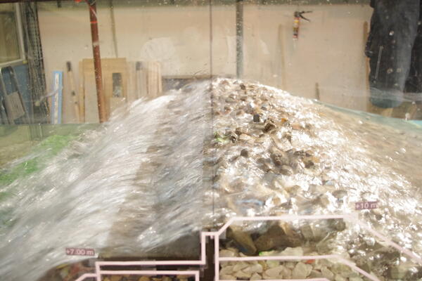 Stability and overtoppings of the trunk section in wave flume | Artelia hydraulics